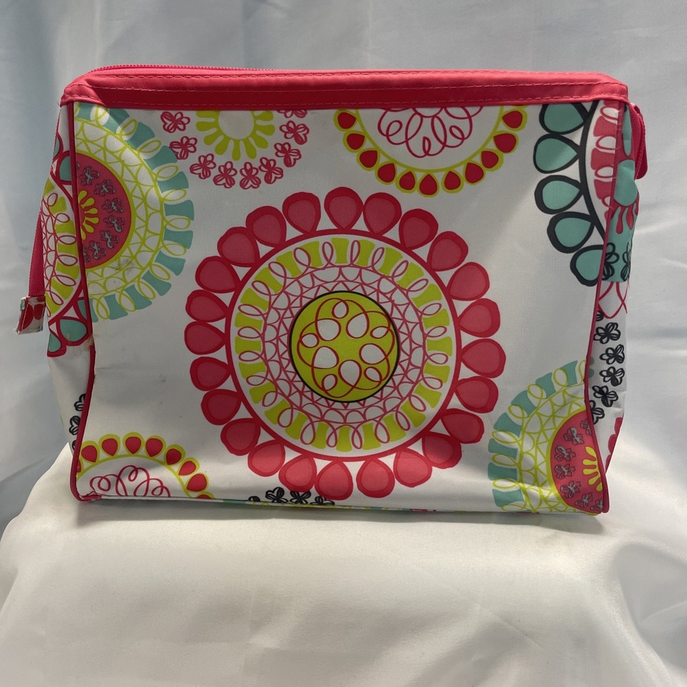 Thirty-One Deluxe Beauty Bag in the Citrus Medallion pattern